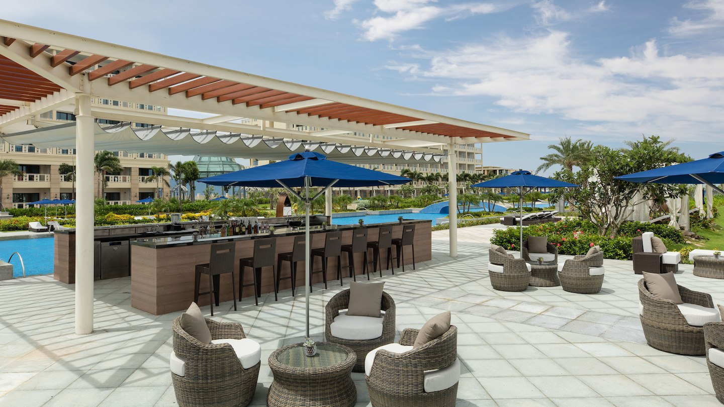 Nhà hàng PoolSide tại Sheraton Đà Nẵng Resort