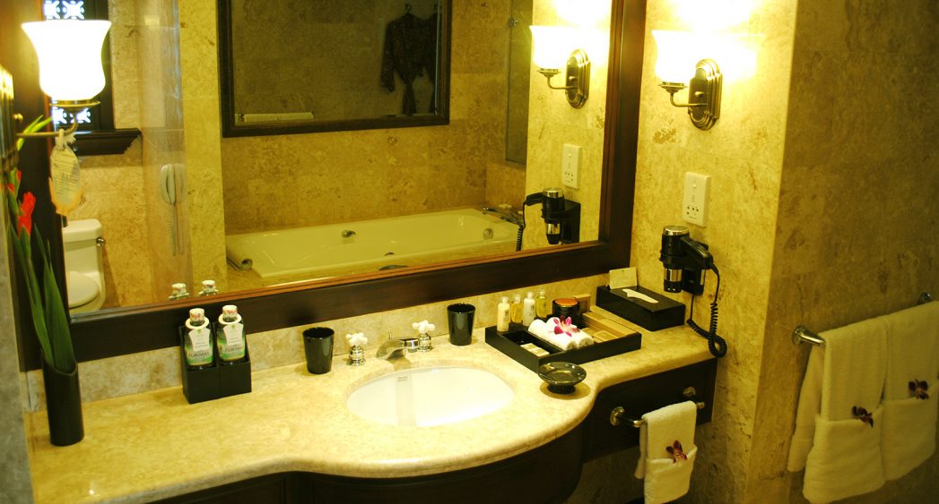 Phòng tắm của phòng Ocean Deluxe tại Furama Resort