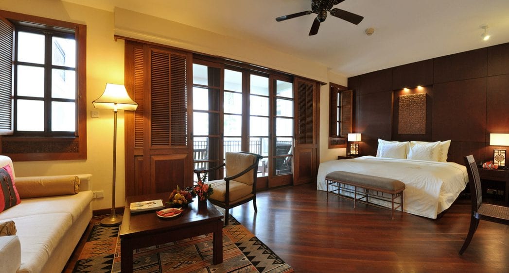 Giường Double tại phòng Ocean Deluxe của Resort Furama Đà Nẵng