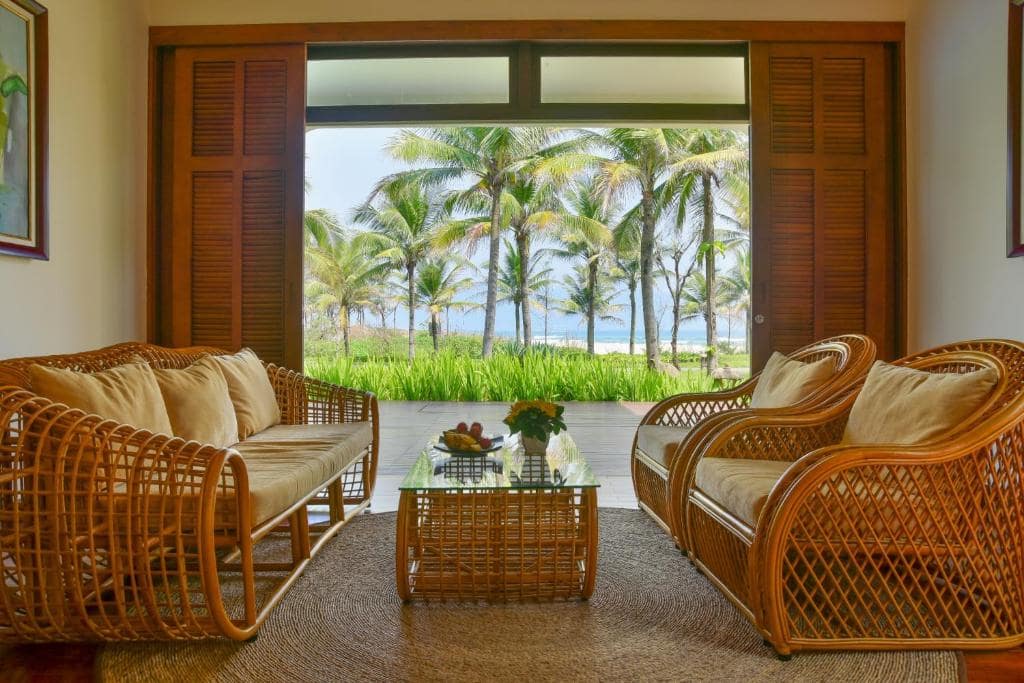 Phòng khách có tầm nhìn hướng biển của villas 4 bedroom furama đà nẵng