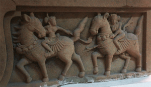 Hiện vật điêu khắc Cưỡi ngựa đánh đầu tại phòng Quảng Trị